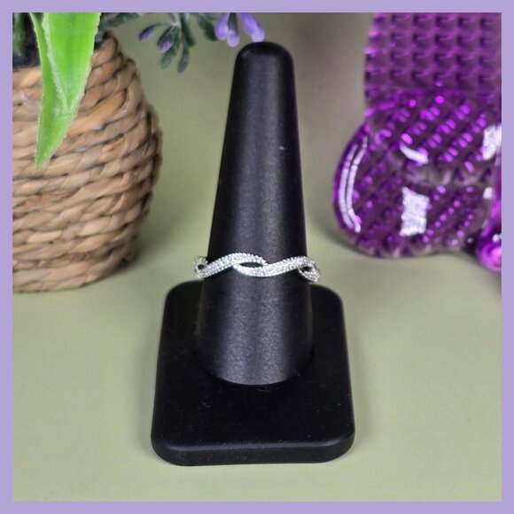 Infinity Pave Ring With Twisted Design and Clear Crystals‎ Size 10 (NWOT) - Picture 1 of 6
